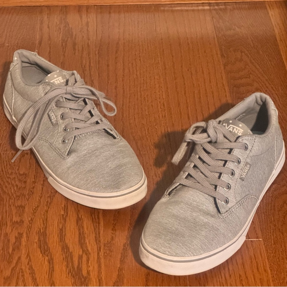 Woman’s Vans Chukka Lo Sneakers Size 7.5 gently used